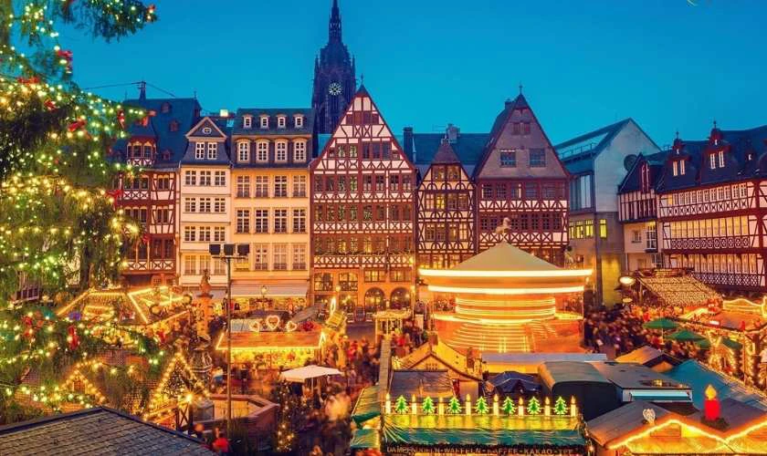 Thời tiết ng&agrave;y Noel du lịch nước ngo&agrave;i ngắm tuyết rơi
