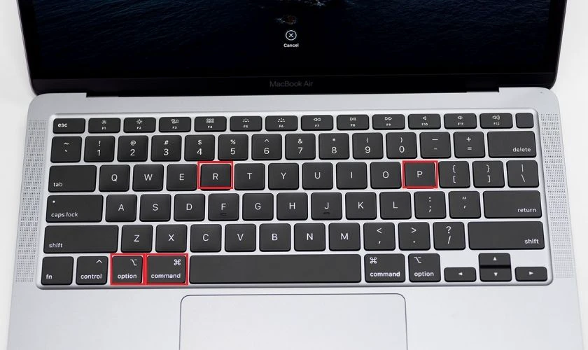 Đặt lại NVRAM/PRAM khi Touch Bar bị nhấp nh&aacute;y