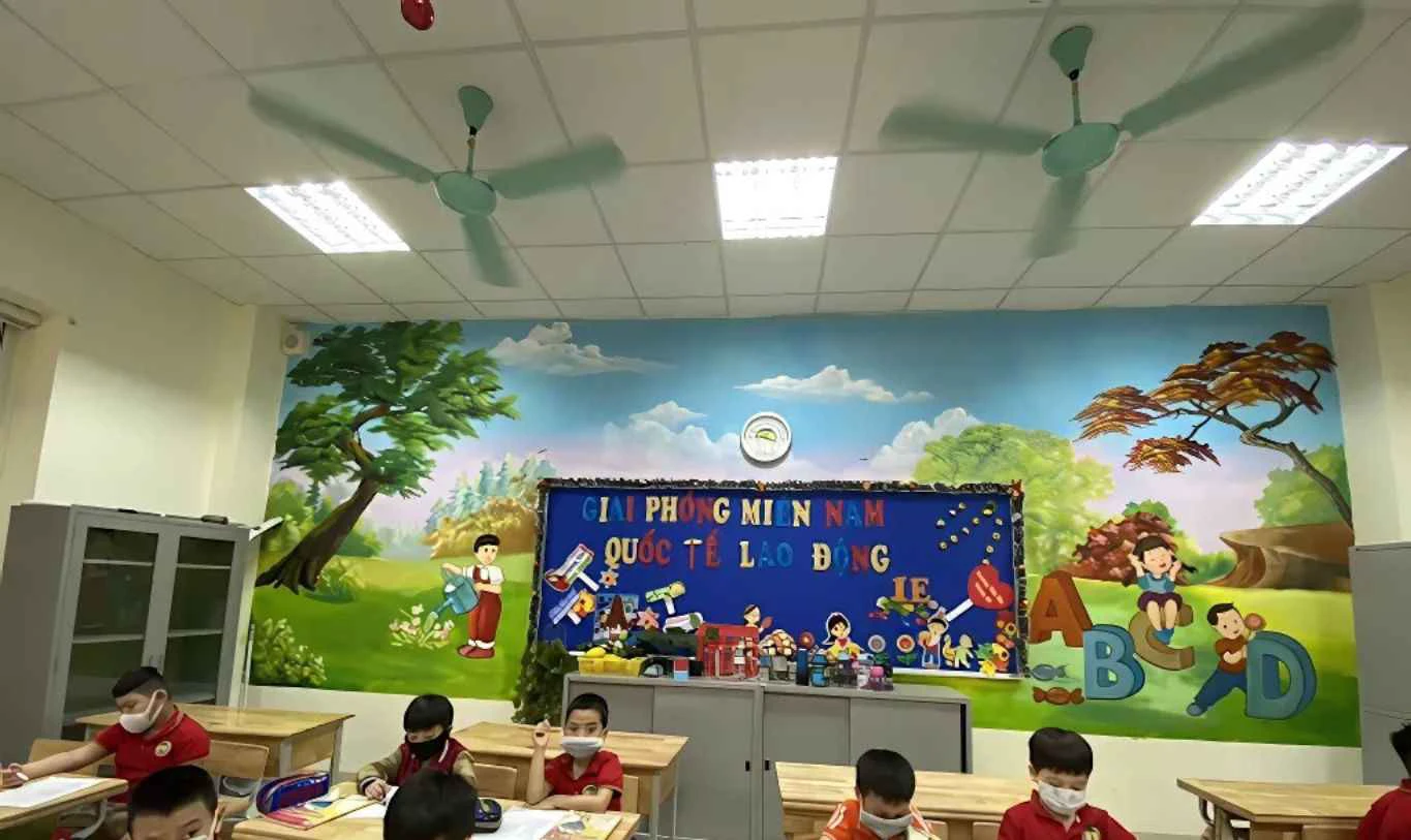 Trang trí 30/4 1/5 ở trường học đơn giản, đẹp