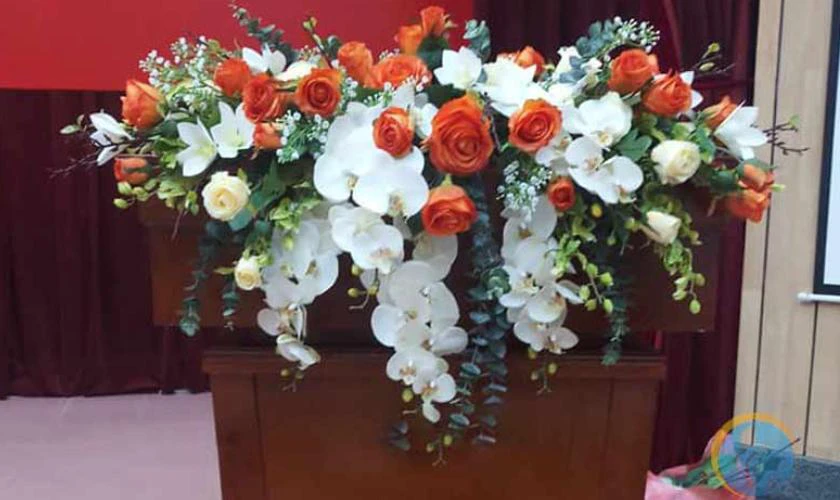 Trang trí Back to School 2025 ở bục phát biểu ấn tượng