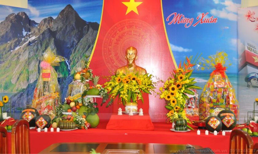 Gợi ý trang trí bàn thờ Tổ Quốc ngày Tết