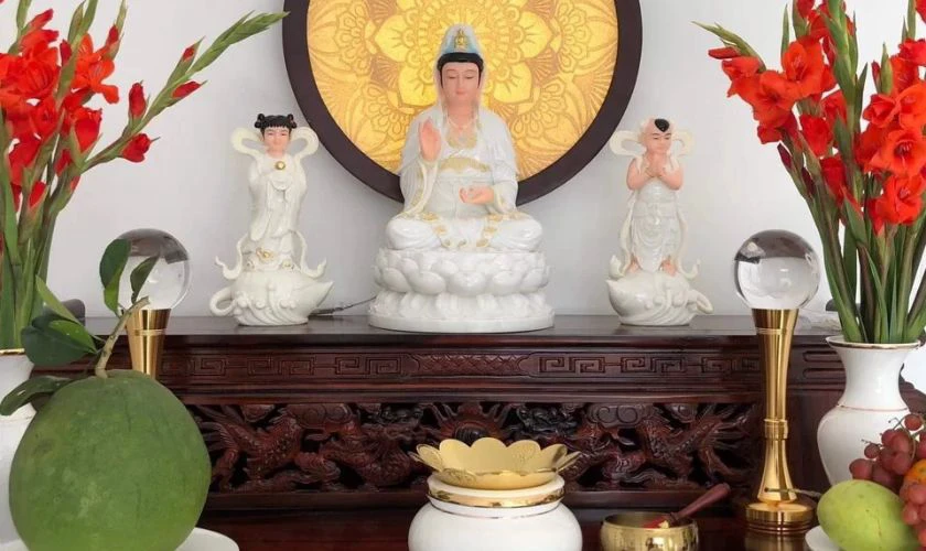 Mẫu trang trí bàn thờ Quan Âm Tết 2026