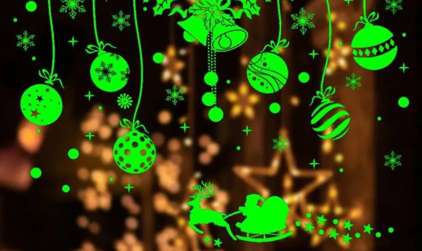 Trang trí bảng Noel với sticker màu xanh