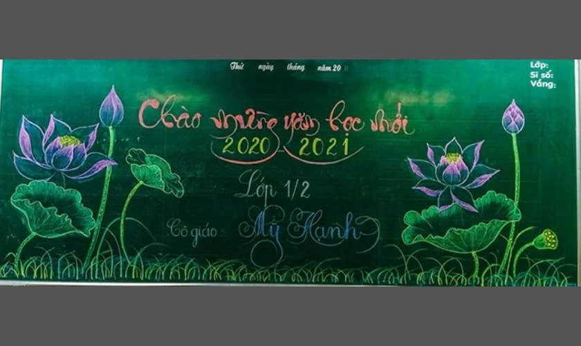 Vẽ bảng khai giảng 2025 chủ đề b&ocirc;ng hoa