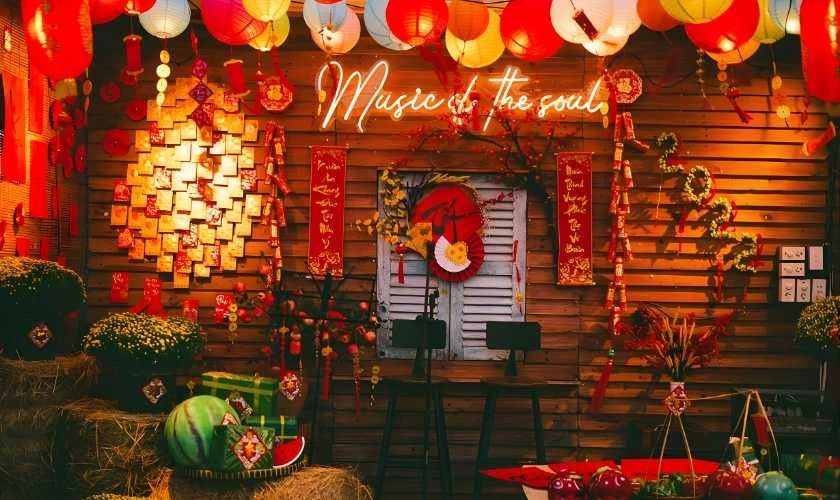 Trang trí gian hàng mùa Xuân bằng đèn lồng