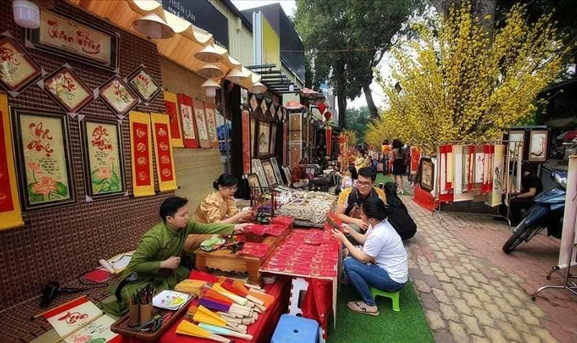 Trang trí gian hàng mùa Xuân bằng tiểu cảnh ông Đồ ấn tượng