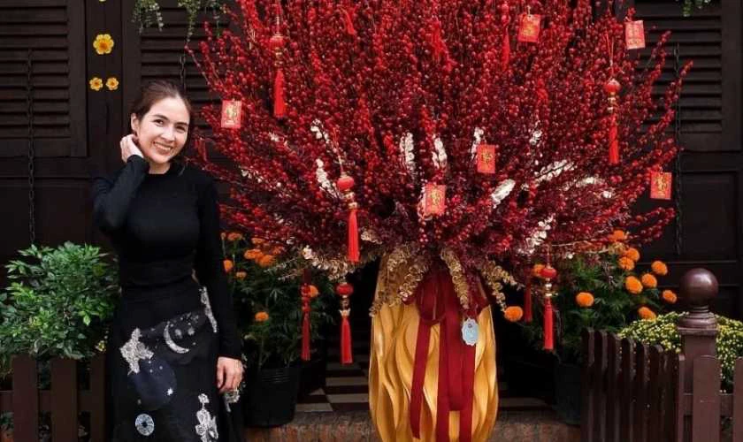 Trang trí gian hàng Tết bằng gốm sứ lạ