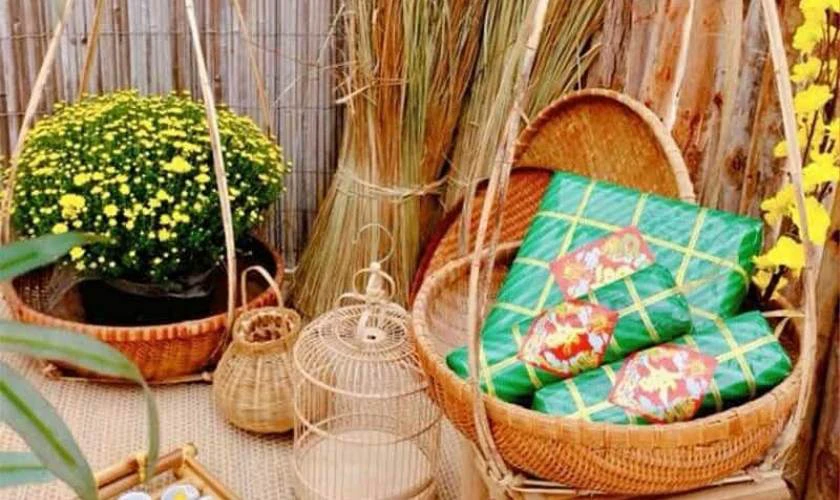Trang trí gian hàng Tết bằng quang gánh
