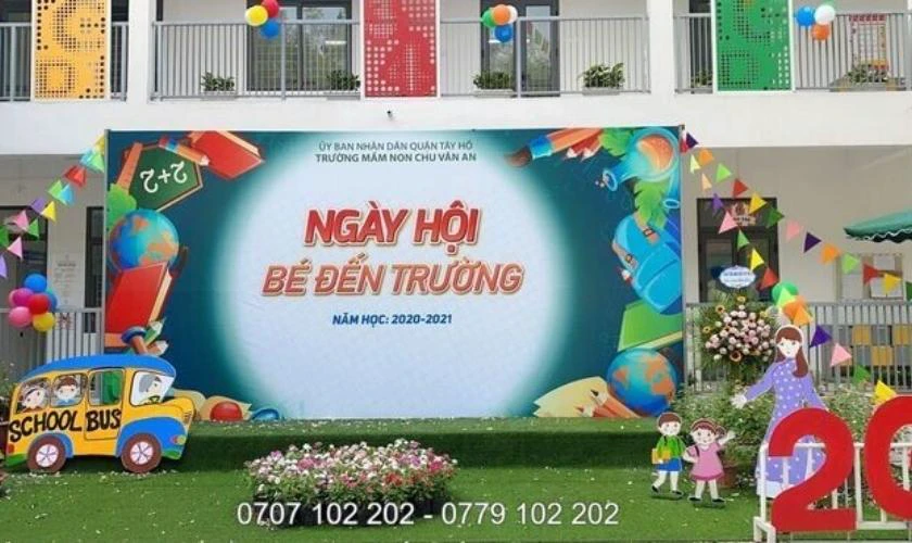 Trang tr&iacute; khai giảng mầm non với background độc đ&aacute;o nhất 2025