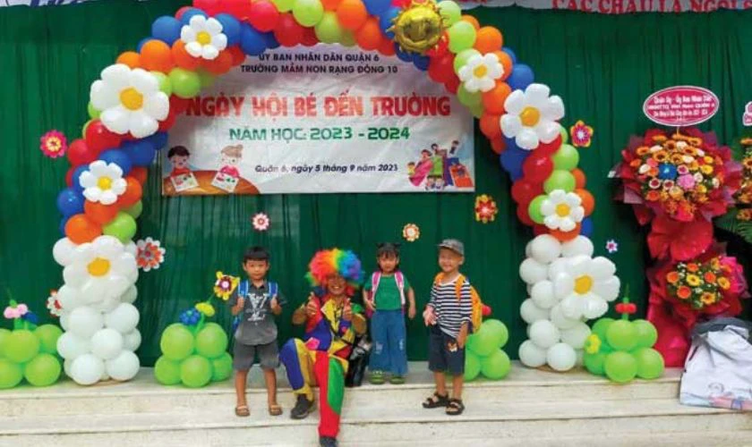 Trang tr&iacute; s&acirc;n khấu khai giảng mầm non đẹp nhất 2025