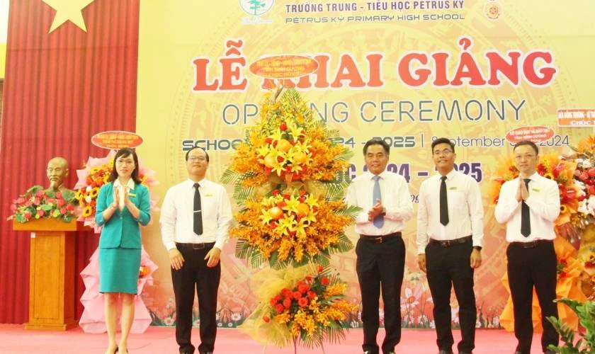 Trang tr&iacute; khai giảng, tựu trường THCS
