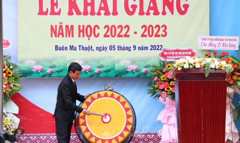 Trang tr&iacute; khai giảng, tựu trường THCS đẹp, độc đ&aacute;o 2025