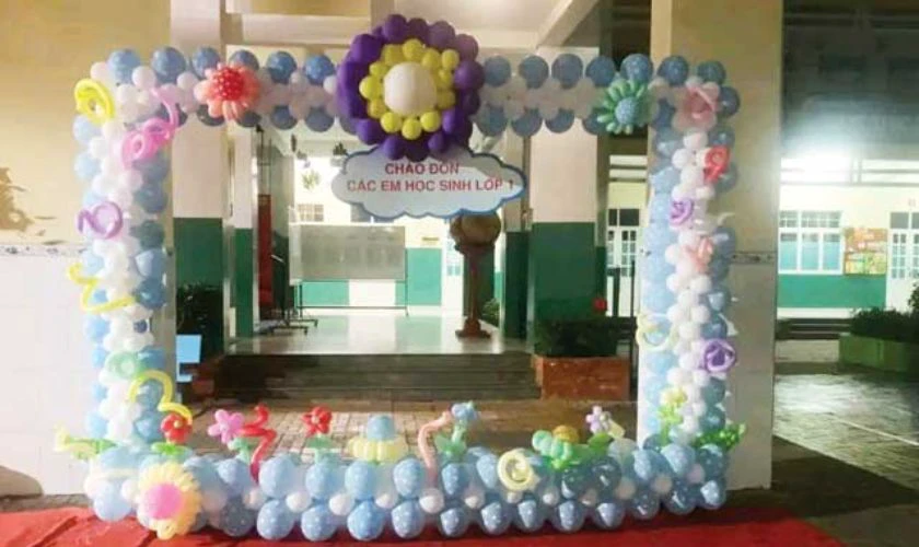 Trang tr&iacute; s&acirc;n khấu khai giảng mầm non đẹp nhất