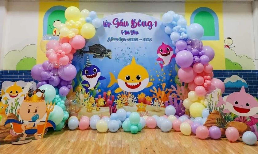 Trang tr&iacute; khai giảng mầm non với b&oacute;ng bay đẹp v&agrave; ấn tượng 2025