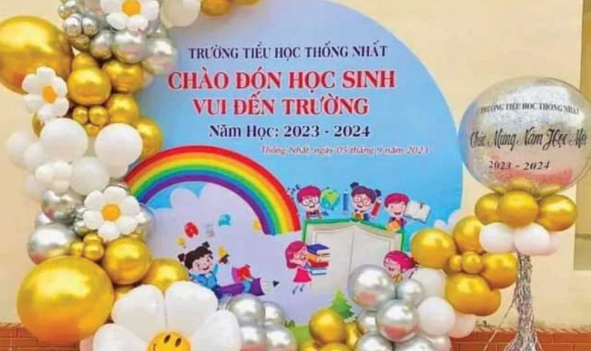 Trang tr&iacute; khai giảng mầm non với b&oacute;ng bay đẹp