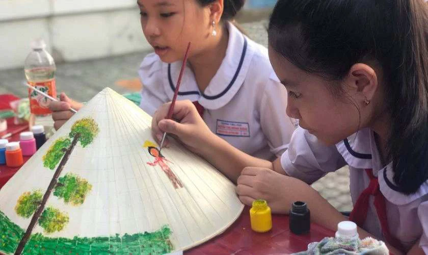 Trang trí nón lá 8/3 có ý nghĩa gì