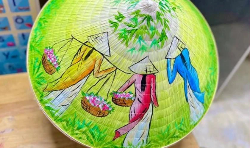 Trang trí nón lá ngày Tết với hình ảnh cây tre đẹp