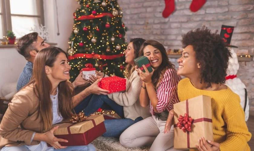 Đổi quà “trắng trợn” (white elephant/yankee swap)