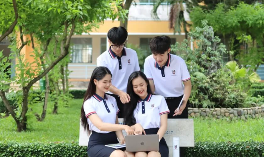 Lưu ý khi đóng trường Đại học Ngân hàng TP.HCM học phí