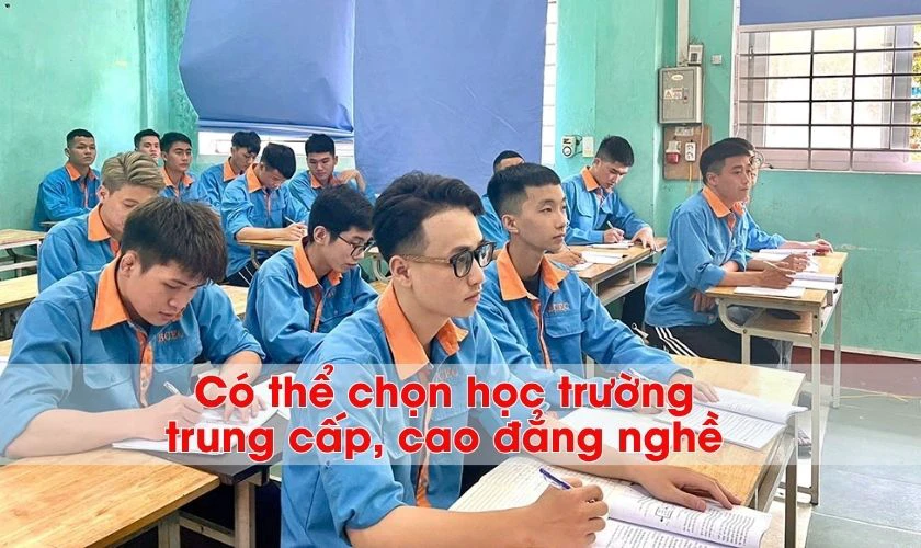 Trượt tốt nghiệp THPT có được học trung cấp, cao đẳng không?