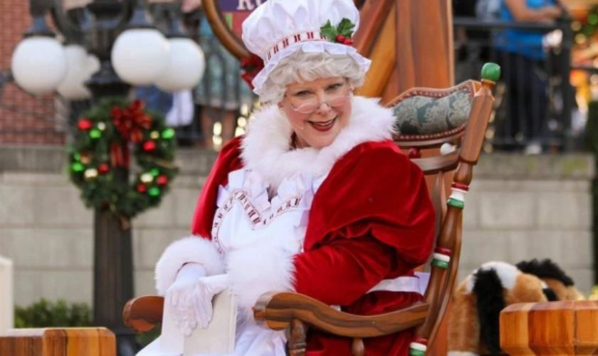 C&oacute; truyền thuyết b&agrave; gi&agrave; Noel kh&ocirc;ng?