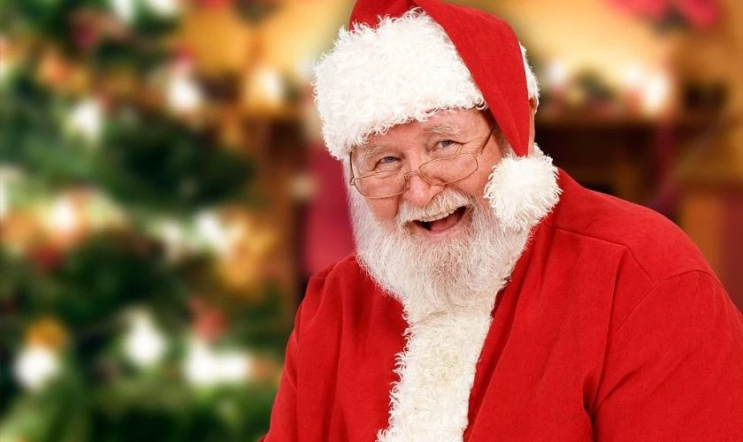 H&igrave;nh ảnh &ocirc;ng gi&agrave; Noel mặc &aacute;o cho&agrave;ng đỏ v&agrave; trắng rất phổ biến