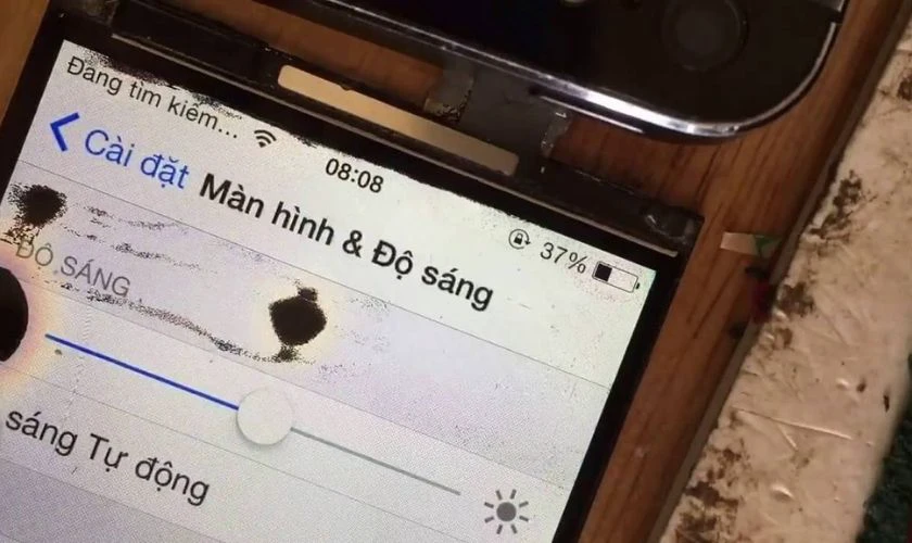 Khi n&agrave;o cần thay m&agrave;n h&igrave;nh iPhone 14 Plus?