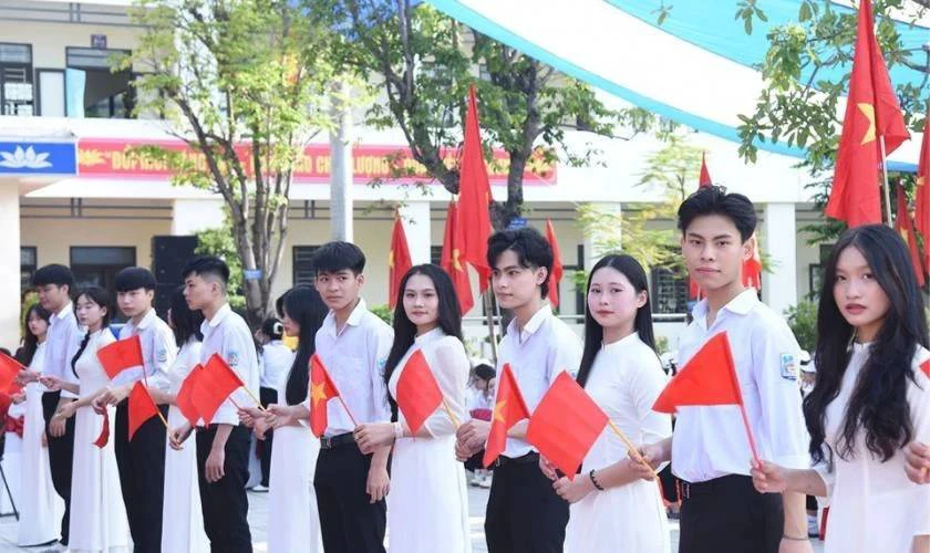 Tựu trường mặc đồ g&igrave; 2025? Tựu trường cần mang theo những g&igrave;?