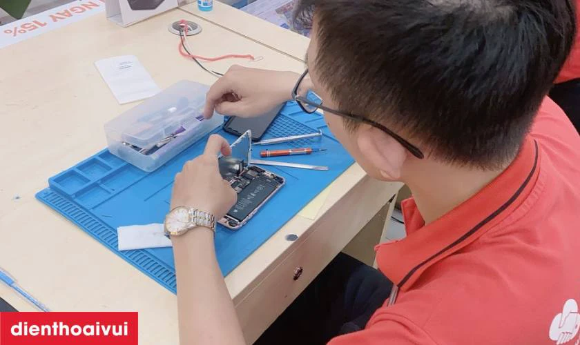 Thay k&iacute;nh cảm ứng iPhone ch&iacute;nh h&atilde;ng, nhanh ch&oacute;ng tại Điện Thoại Vui