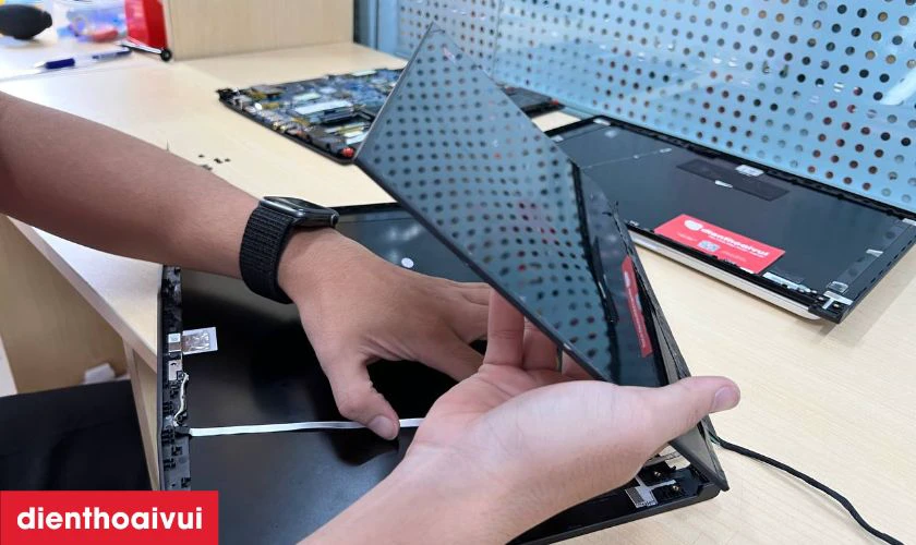 Quy trình thay vỏ laptop HP chuyên nghiệp tại Điện Thoại Vui