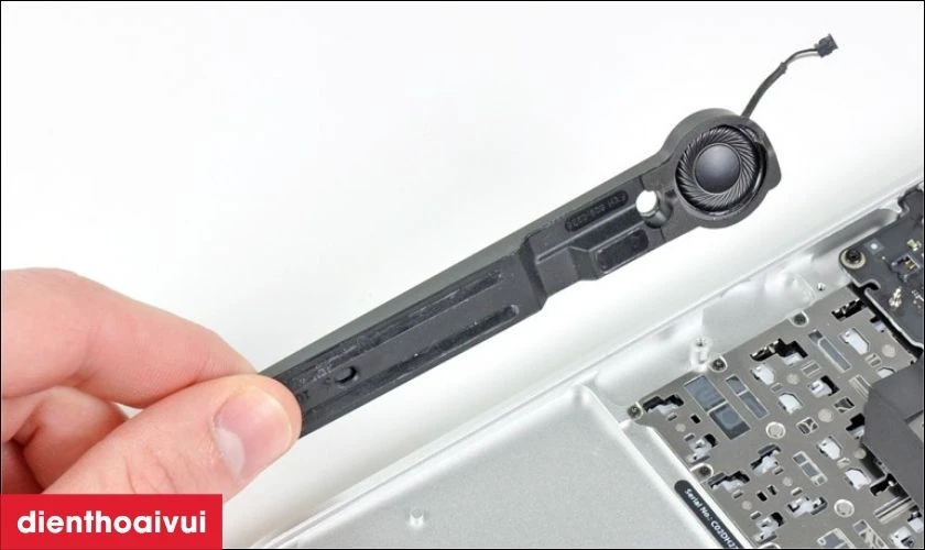 C&aacute;ch vệ sinh laptop khi bị r&egrave;