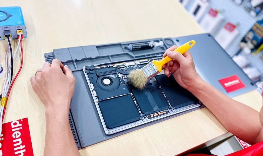 Địa chỉ vệ sinh laptop Cầu Giấy uy t&iacute;n, chất lượng 