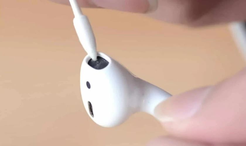 Hướng dẫn cách vệ sinh tai nghe Airpods tại nhà đơn giản