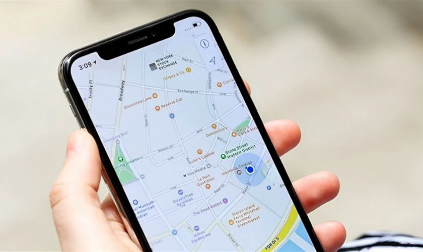 X&aacute;c định vị tr&iacute; hiện tại của t&ocirc;i tr&ecirc;n Google Maps iOS đơn giản