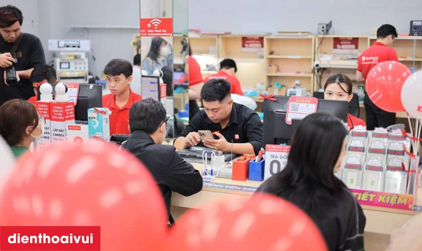 Mua điện thoại ch&iacute;nh h&atilde;ng, gi&aacute; rẻ trả g&oacute;p 0% tại Điện Thoại Vui