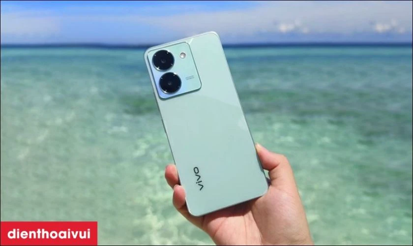 Thiết kế của Vivo Y Series hướng đến người d&ugrave;ng trẻ khi sử dụng phong c&aacute;ch trẻ trung