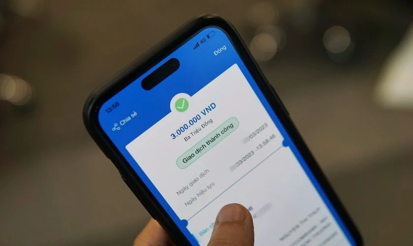 Giao dịch qua ứng dụng ngân hàng và ví điện tử
