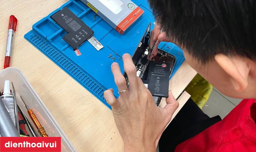 Quy tr&igrave;nh thay pin Samsung huyện Nh&agrave; B&egrave; ở Điện Thoại Vui