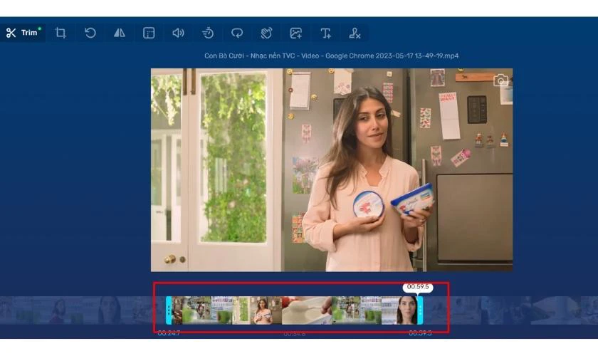 K&eacute;o 2 thanh dọc ở 2 đầu video đến vị tr&iacute; muốn cắt
