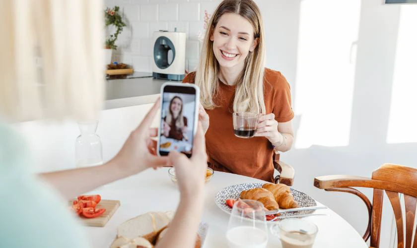 X&acirc;y dựng nội dung TikTok theo phong c&aacute;ch đ&aacute;nh gi&aacute;, review
