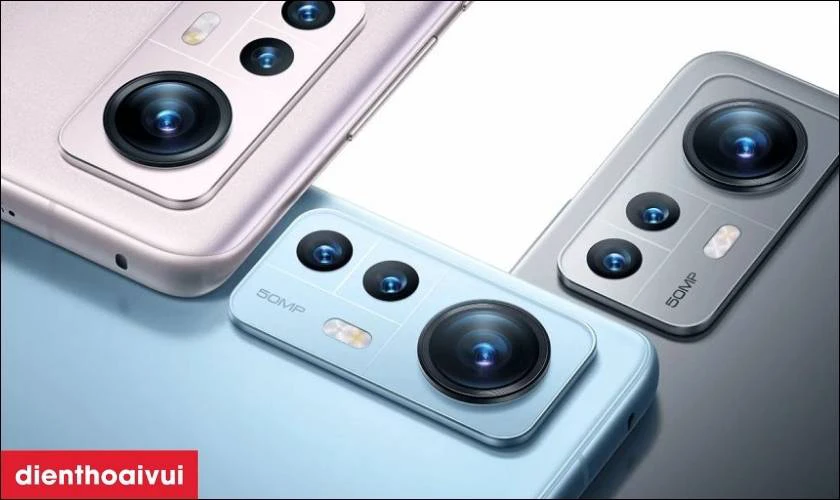 Cụm ba camera chụp ảnh g&oacute;c si&ecirc;u rộng, ch&acirc;n thực