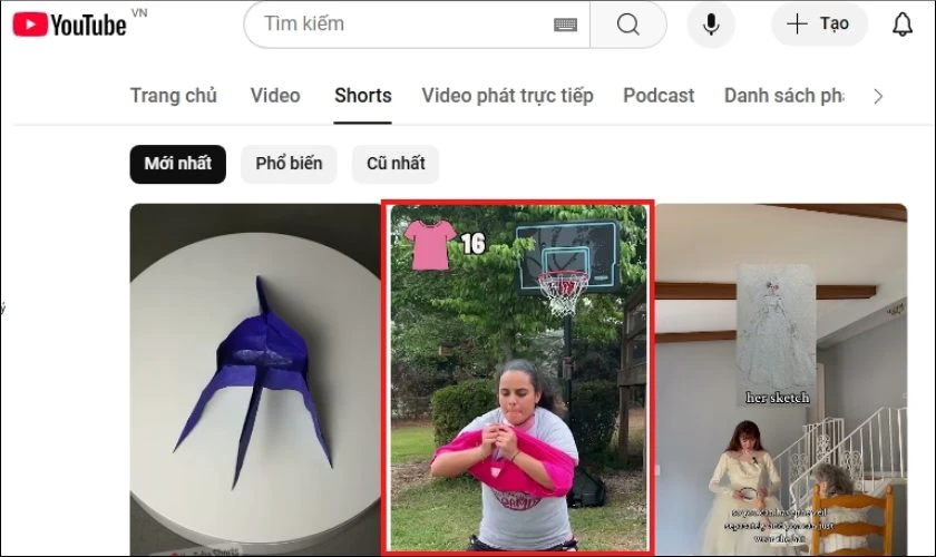 Mở video mà bạn muốn tải xuống thiết bị