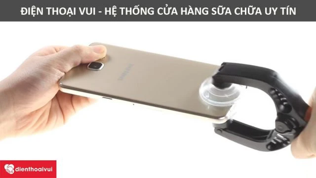 Thay kinh Galaxy A9 uy t&iacute;n tại Điện Thoại Vui
