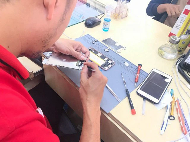 dia-chi-thay-pin-iphone-chinh-hang