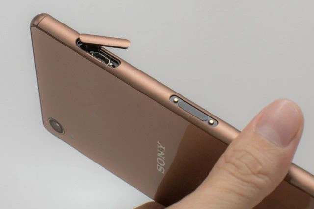 Thay nắp đậy cổng sạc Sony Xperia Z Ultra