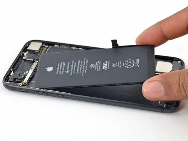 thay-pin-dien-thoai-iphone-7