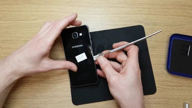 Dịch vụ thay pin điện thoại Samsung A3 2016 uy t&iacute;n, chuy&ecirc;n nghiệp tại Điện Thoại Vui