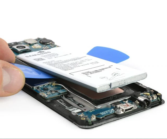 Dịch vụ thay pin điện thoại Samsung A3 2016 uy t&iacute;n, chuy&ecirc;n nghiệp tại Điện Thoại Vui