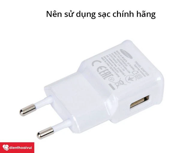 Sử dụng sạc ch&iacute;nh h&atilde;ng để hạn chế chai pin