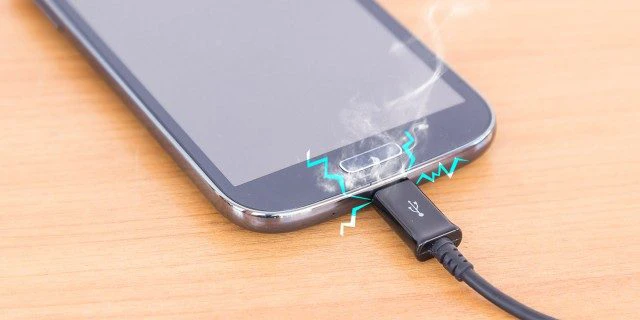 Điện thoại Lenovo cắm sạc kh&ocirc;ng v&agrave;o pin hoặc chập chờn v&agrave; c&aacute;ch khắc phục